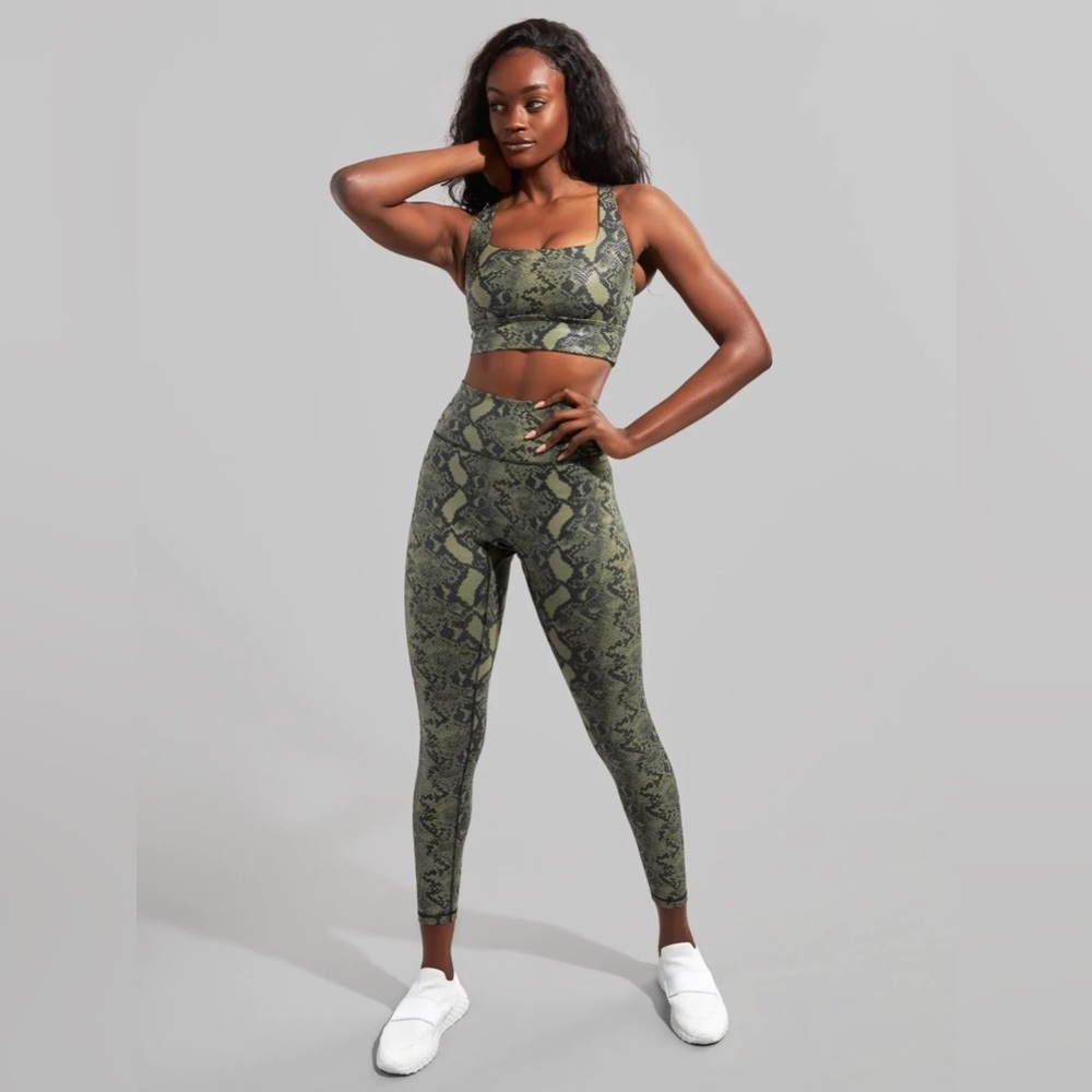 Buffy Bunny Green Snake Bite Leggings and Sports Bra Set - Medium
